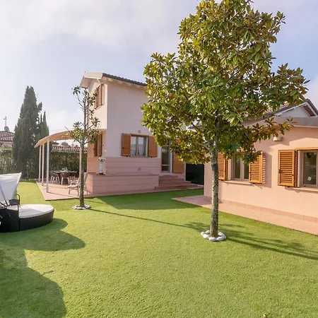 Villino Esse, Libero Su 4 Lati Piu Dependance Nel Cuore Della Versilia