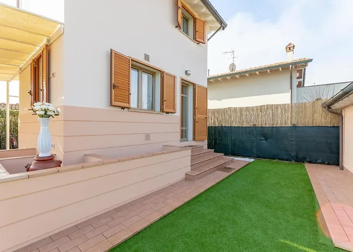 Villino Esse, Libero Su 4 Lati Piu Dependance Nel Cuore Della Versilia *