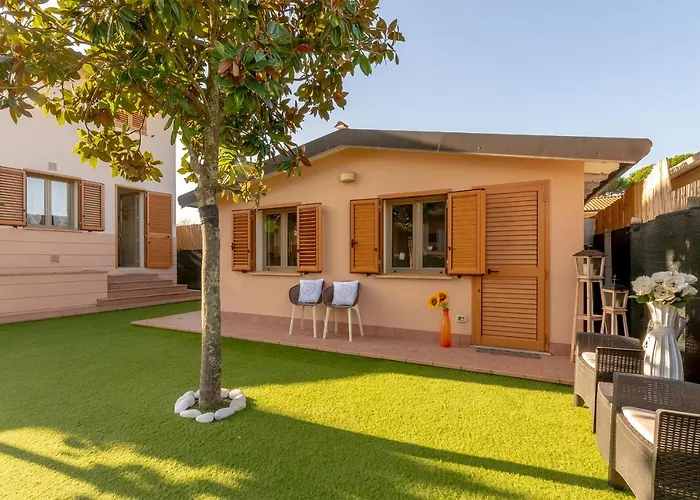 Villino Esse, Libero Su 4 Lati Piu Dependance Nel Cuore Della Versilia *