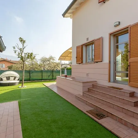 Villino Esse, Libero Su 4 Lati Dependance Nel Cuore Della Versilia Villa Marina di Pietrasanta