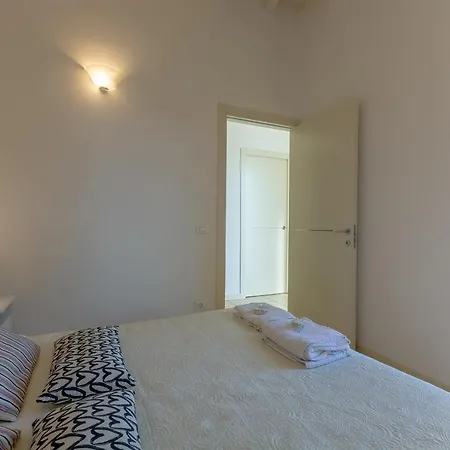Villino Esse, Libero Su 4 Lati Dependance Nel Cuore Della Versilia Villa *