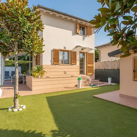 Villino Esse, Libero Su 4 Lati Piu Dependance Nel Cuore Della Versilia *