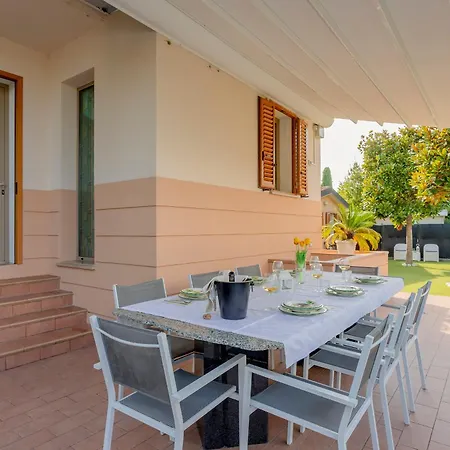 Villino Esse, Libero Su 4 Lati Dependance Nel Cuore Della Versilia Villa Marina di Pietrasanta