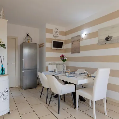 Villino Esse, Libero Su 4 Lati Dependance Nel Cuore Della Versilia *