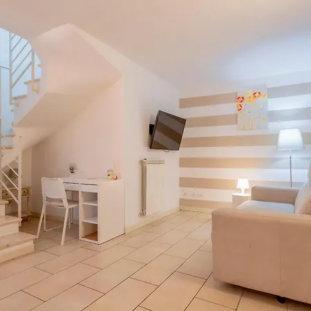 Villino Esse, Libero Su 4 Lati Dependance Nel Cuore Della Versilia Villa