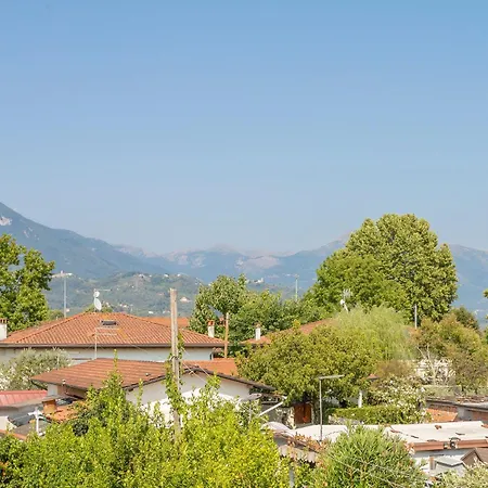 Vila Villino Esse, Libero Su 4 Lati Piu Dependance Nel Cuore Della Versilia *