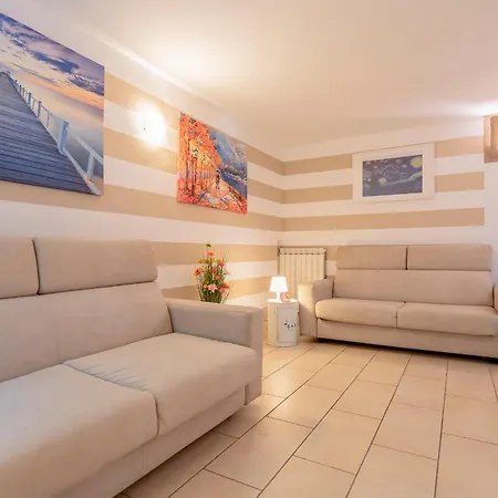 Villino Esse, Libero Su 4 Lati Dependance Nel Cuore Della Versilia Villa Marina di Pietrasanta