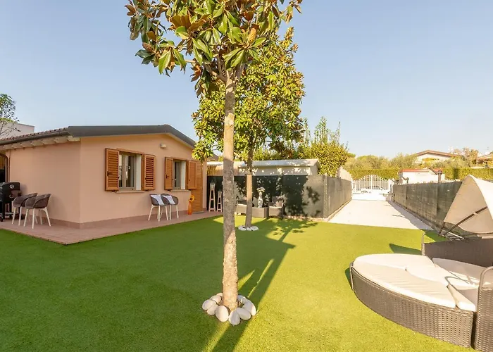 Villino Esse, Libero Su 4 Lati Piu Dependance Nel Cuore Della Versilia