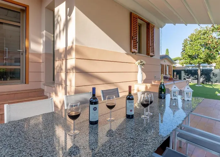 Villino Esse, Libero Su 4 Lati Piu Dependance Nel Cuore Della Versilia ヴィラ *