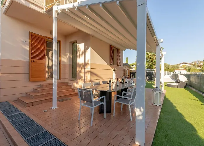 Villino Esse, Libero Su 4 Lati Piu Dependance Nel Cuore Della Versilia Villa *