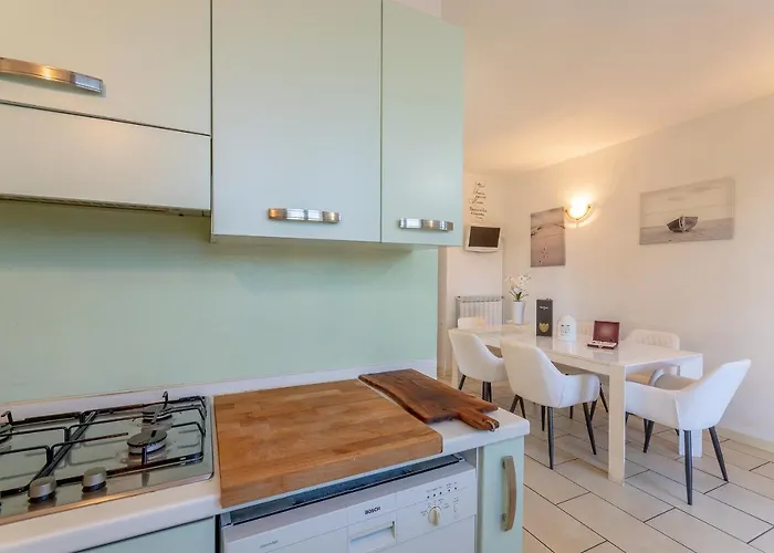 Villino Esse, Libero Su 4 Lati Piu Dependance Nel Cuore Della Versilia Villa