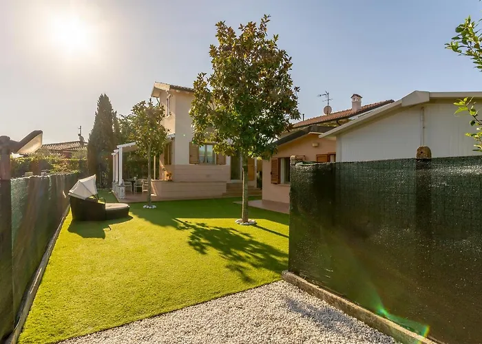 Villino Esse, Libero Su 4 Lati Piu Dependance Nel Cuore Della Versilia * マリーナ・ディ・ピエトラサンタ