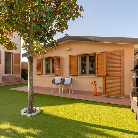 Villino Esse, Libero Su 4 Lati Piu Dependance Nel Cuore Della Versilia *