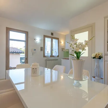 Villino Esse, Libero Su 4 Lati Piu Dependance Nel Cuore Della Versilia *