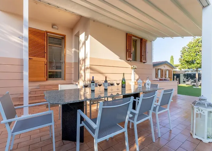 Villino Esse, Libero Su 4 Lati Piu Dependance Nel Cuore Della Versilia Villa Marina di Pietrasanta